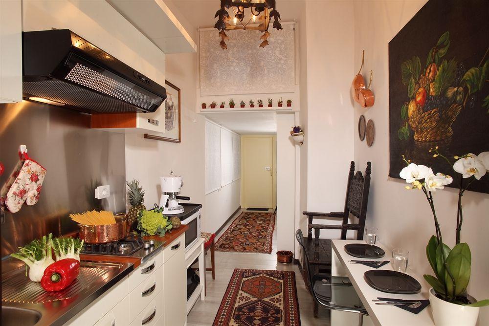 Bed & Breakfast House 2*