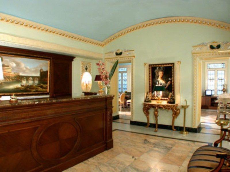 Champagne Palace Rome