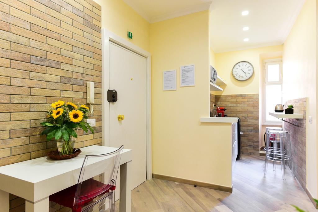 Domus Regina Colosseo Apartment *