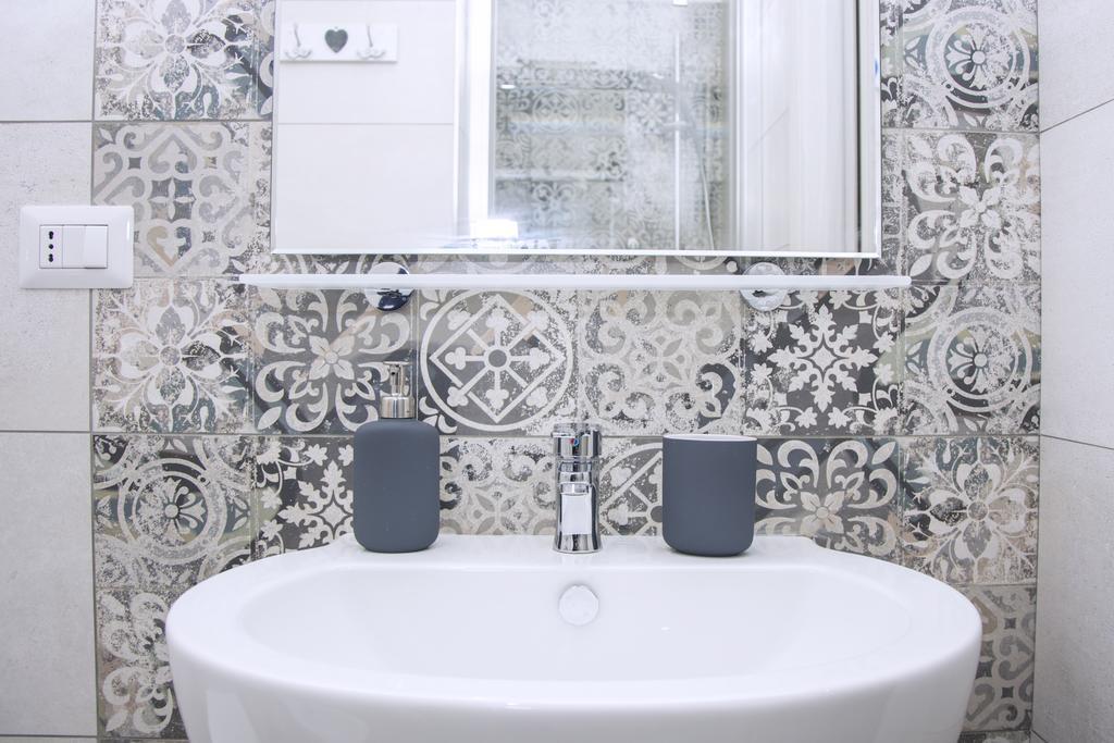 Gens Claudia, Vatican Luxury Apartment