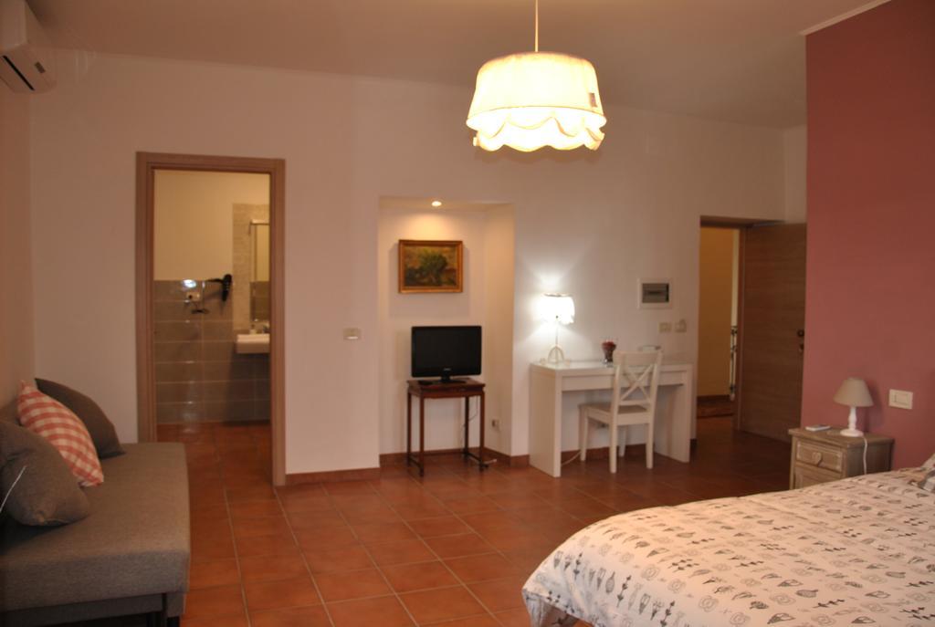 Guest house Casale Appio 2*
