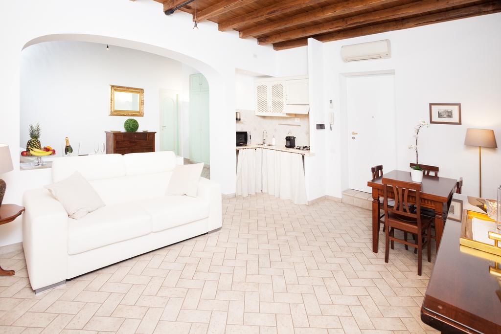 Tritone 91 Apartment Rome