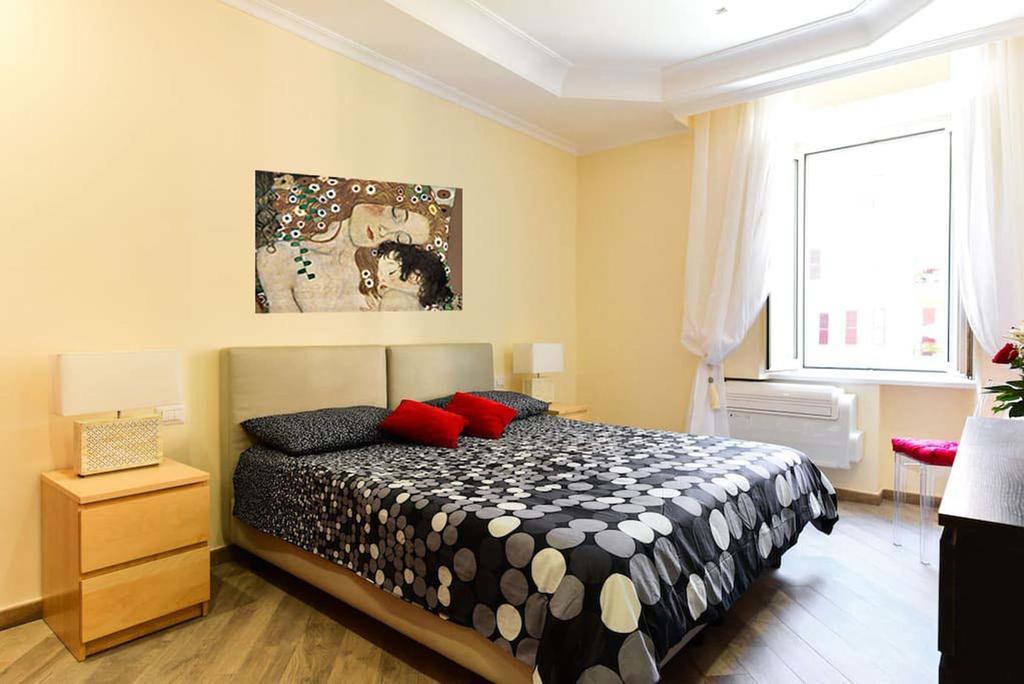 Domus Regina Colosseo Apartment *