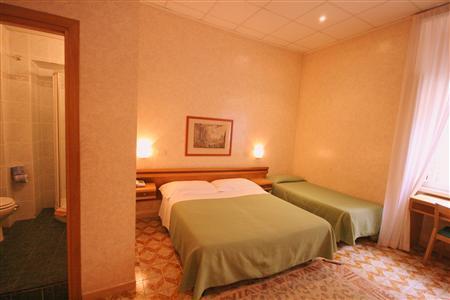 Embassy 3* Roma