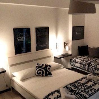 Aparthotel Iron Bridge Accommodation