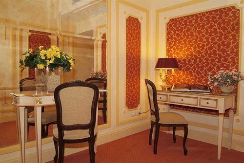 Champagne Palace Rome