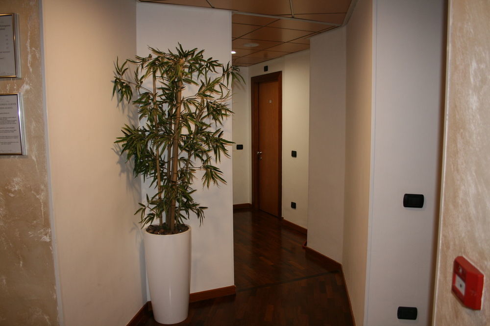 & 2* Roma