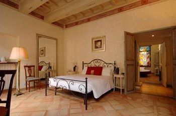 Residenza Frattina Guest house 2*