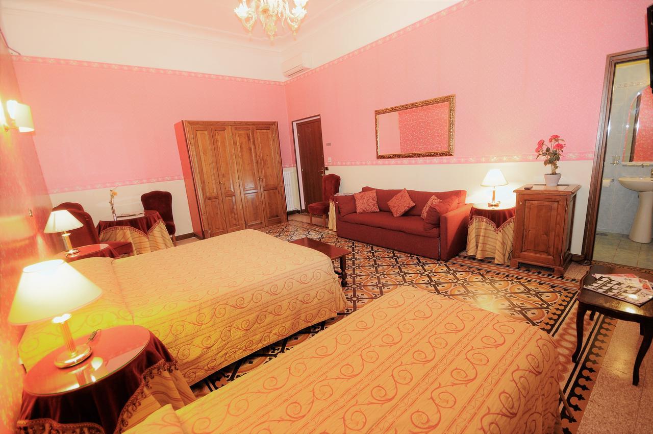 Sweet Hotel 2*