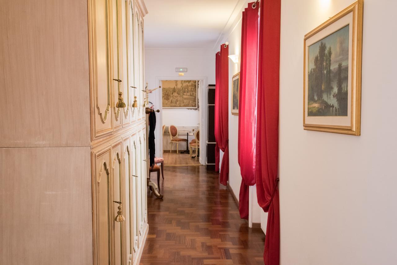 Bed & Breakfast Domus Giulia Rome