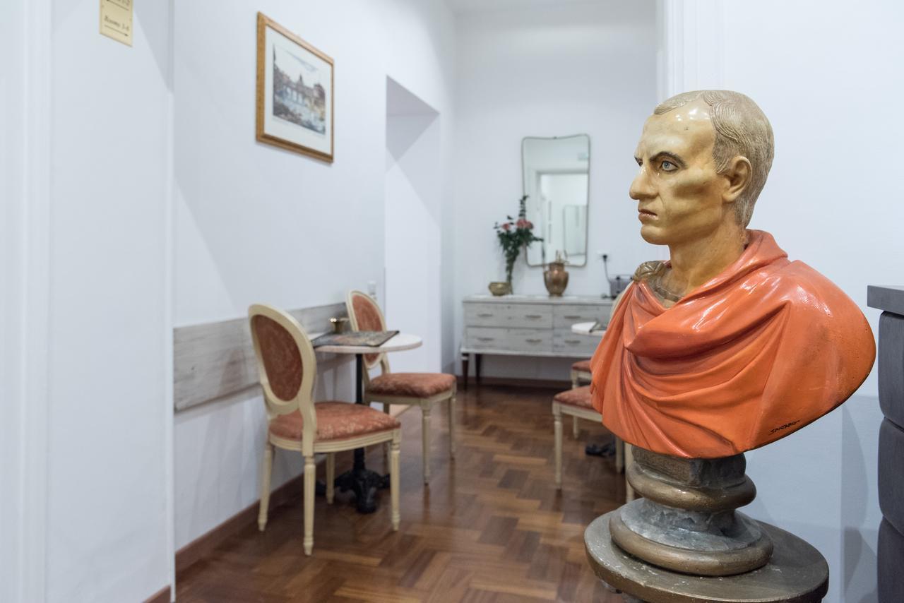 Domus Giulia Bed & Breakfast 2*