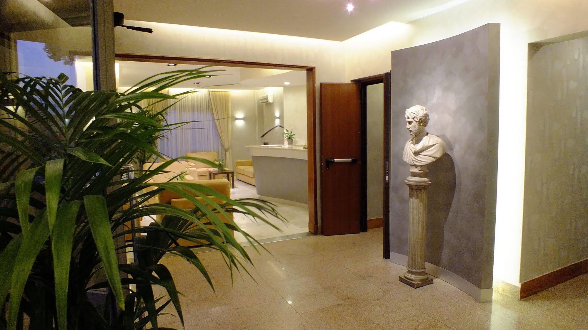 Consul Hotel