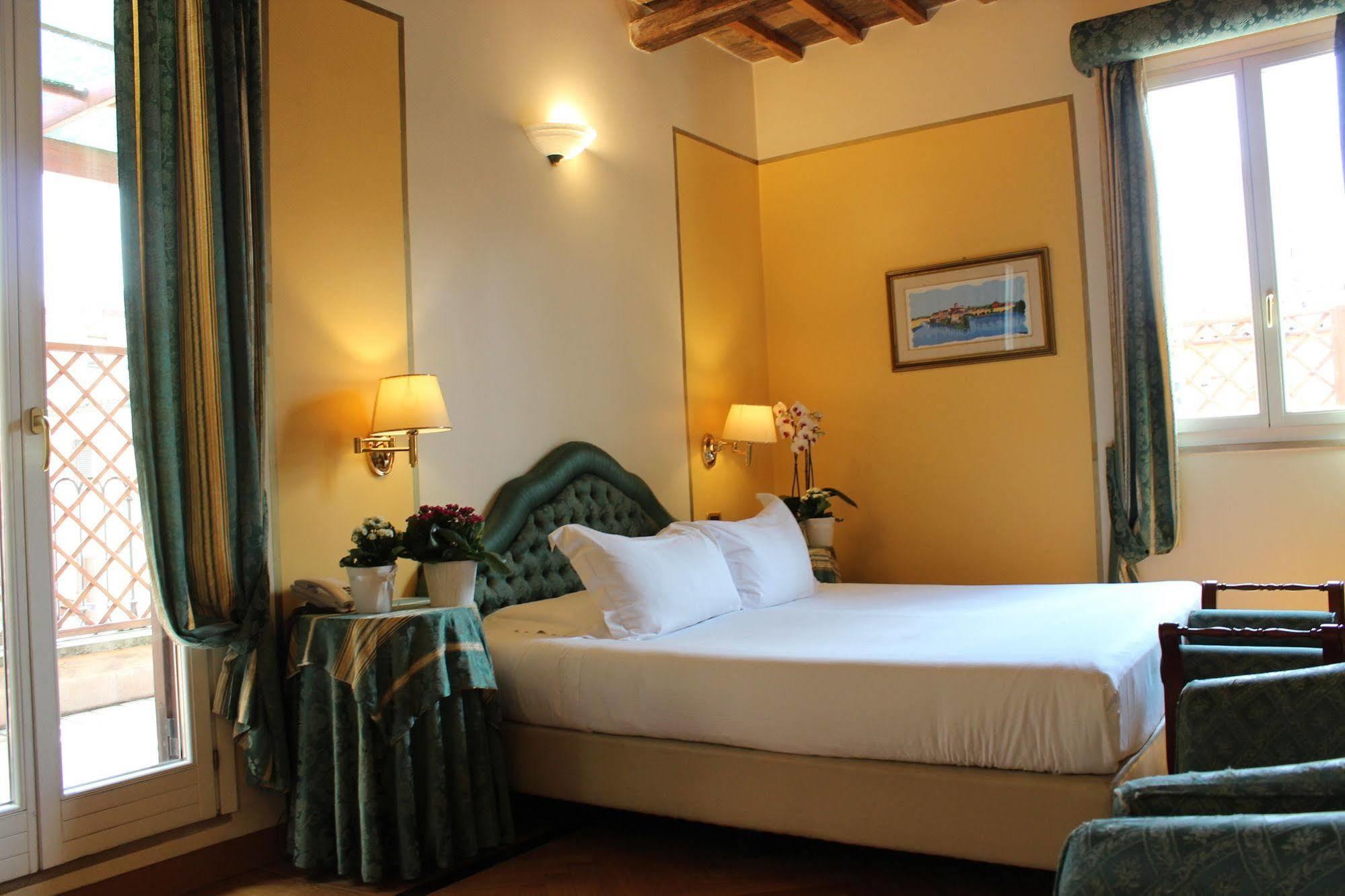 Coronari Palace Hotel 3*