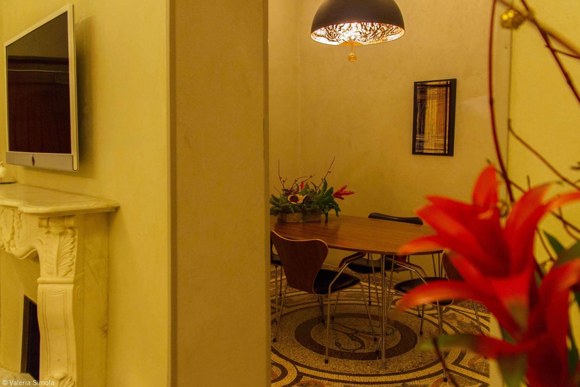 Suitesistina For Brave Lovers Bed & Breakfast
