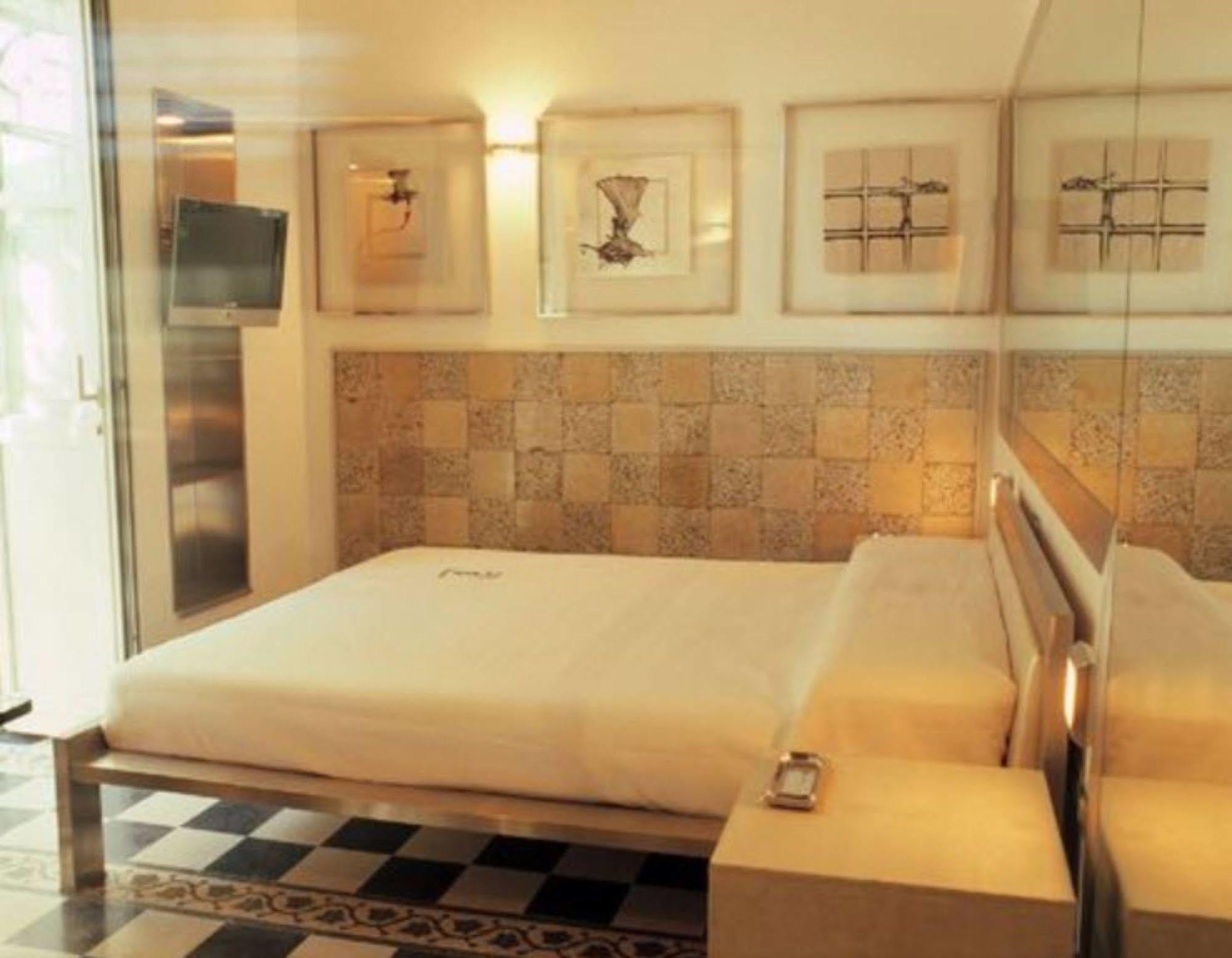 Laetitia Guest house 3*