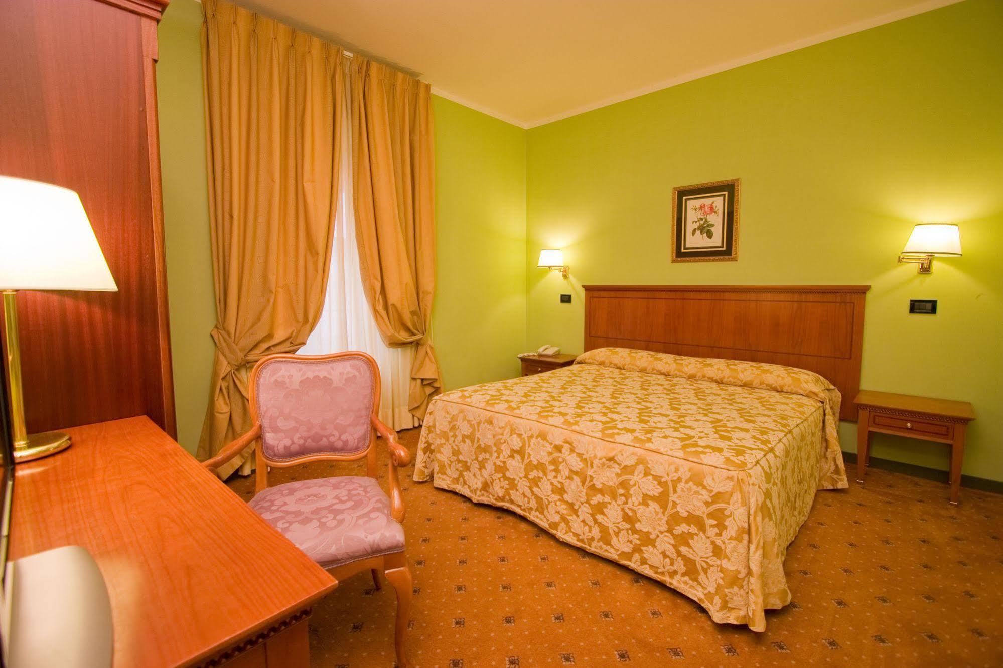 Laurentia 3*