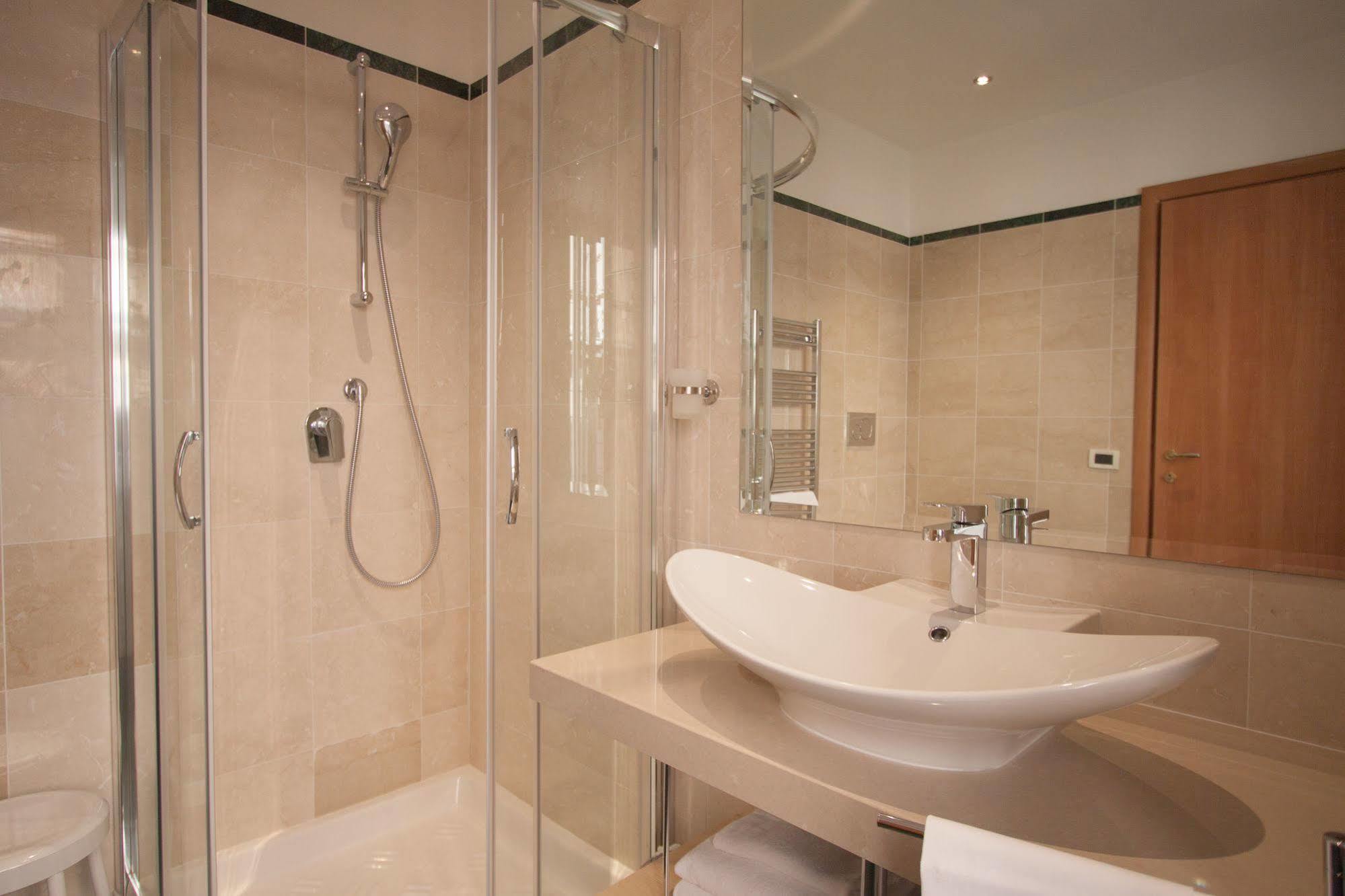 Laurentia Hotel 3*