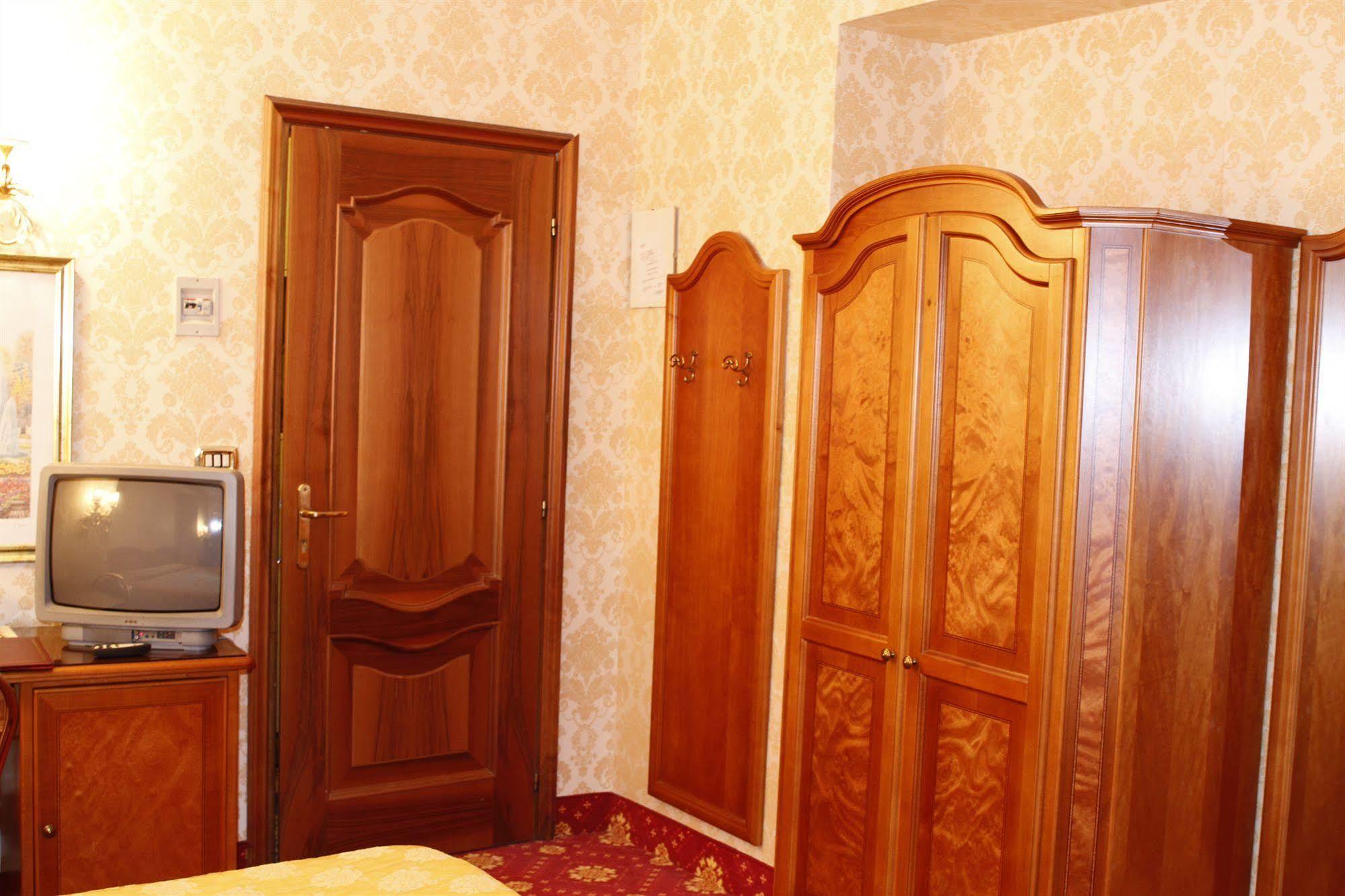 Pace Helvezia Hotel Rome
