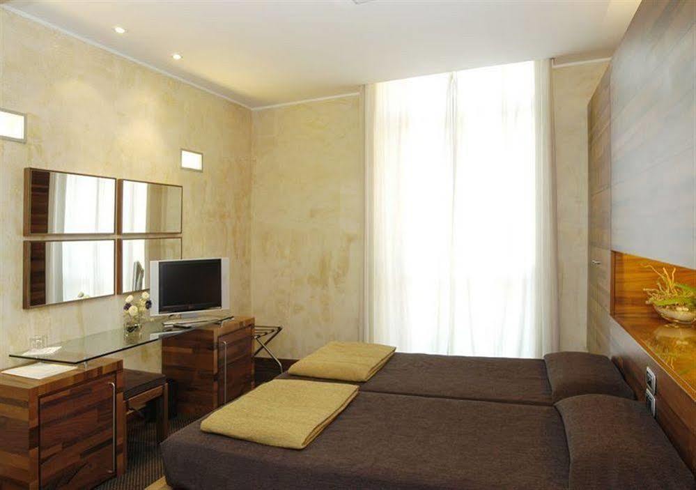 Tritone Hotel