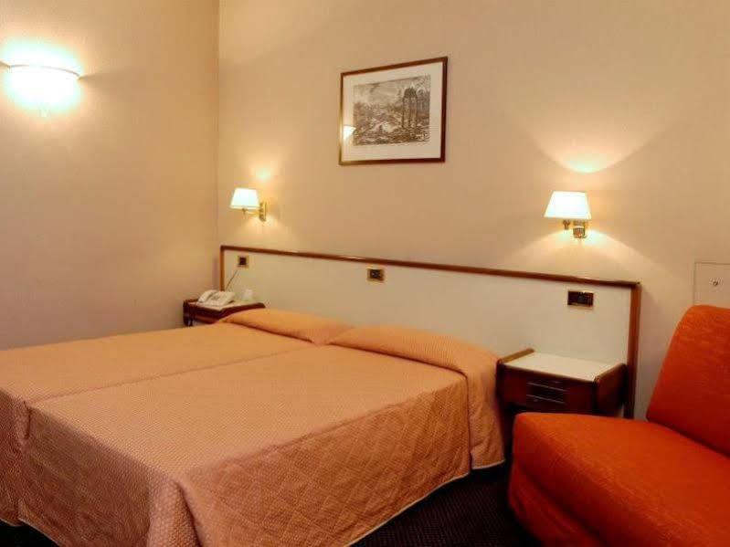 Hotel Tritone