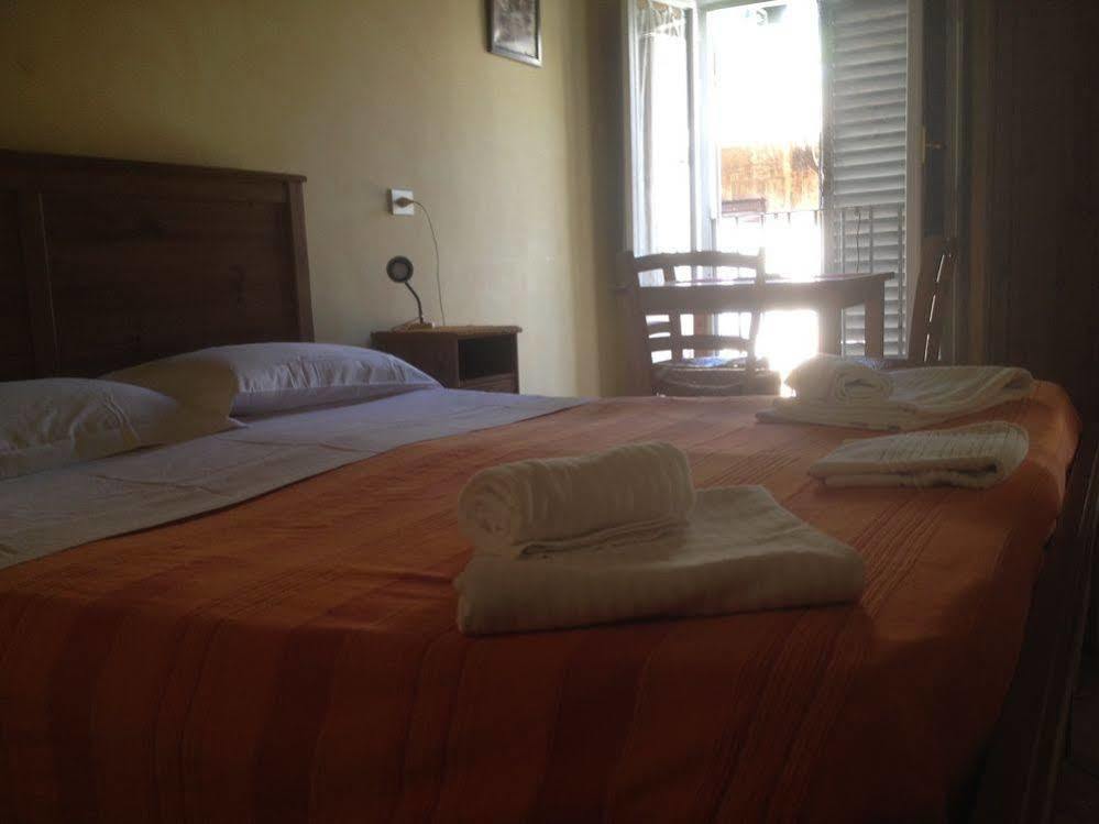 Hotel Casa De Luca A Campo De Fiori 3*
