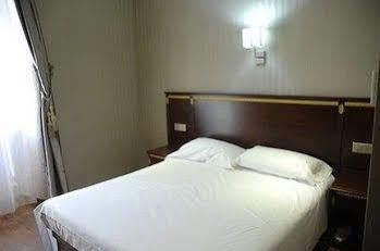 Drago D'oro - Accross From Metro Vittorio Emanuele Bed & Breakfast Roma