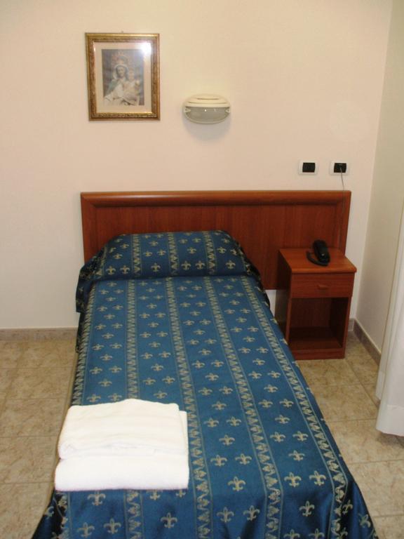 Maria Rosa Molas - Casa Per Ferie Guest house Rome