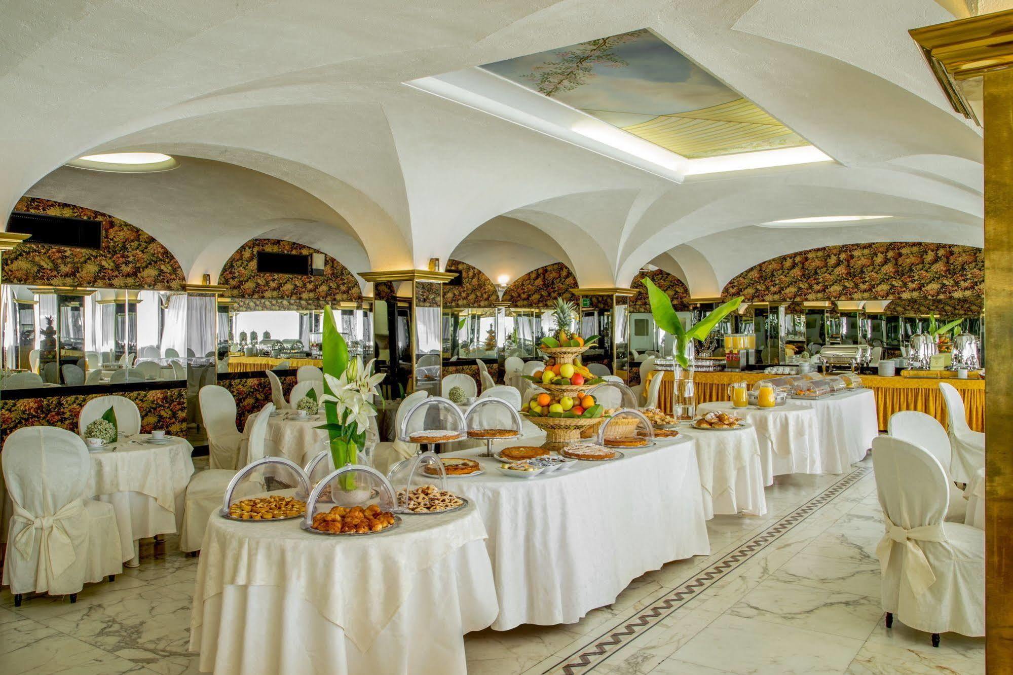 Hotel Shangri-la By Omnia 4*