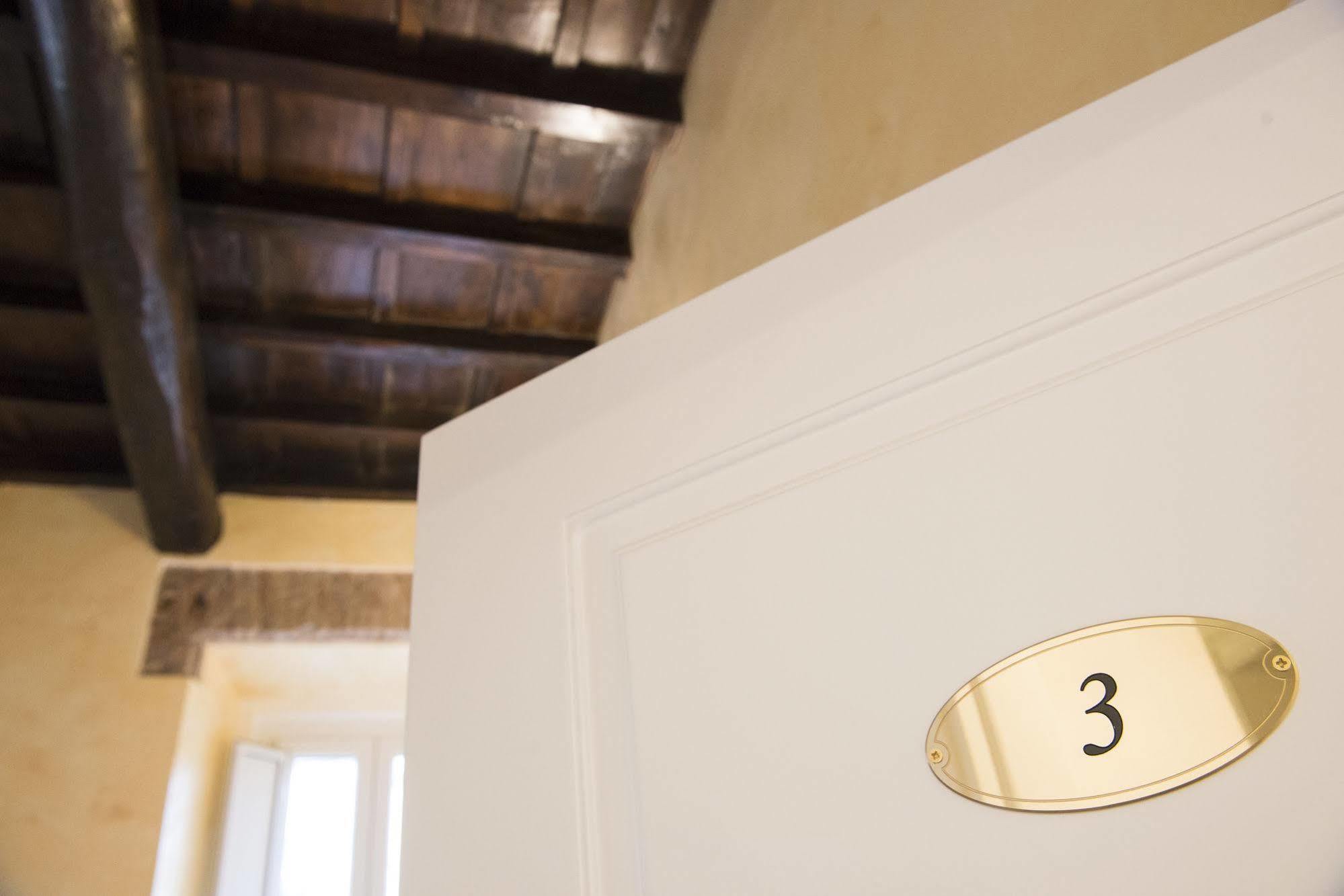 Domus Trevi Bed & Breakfast 3*