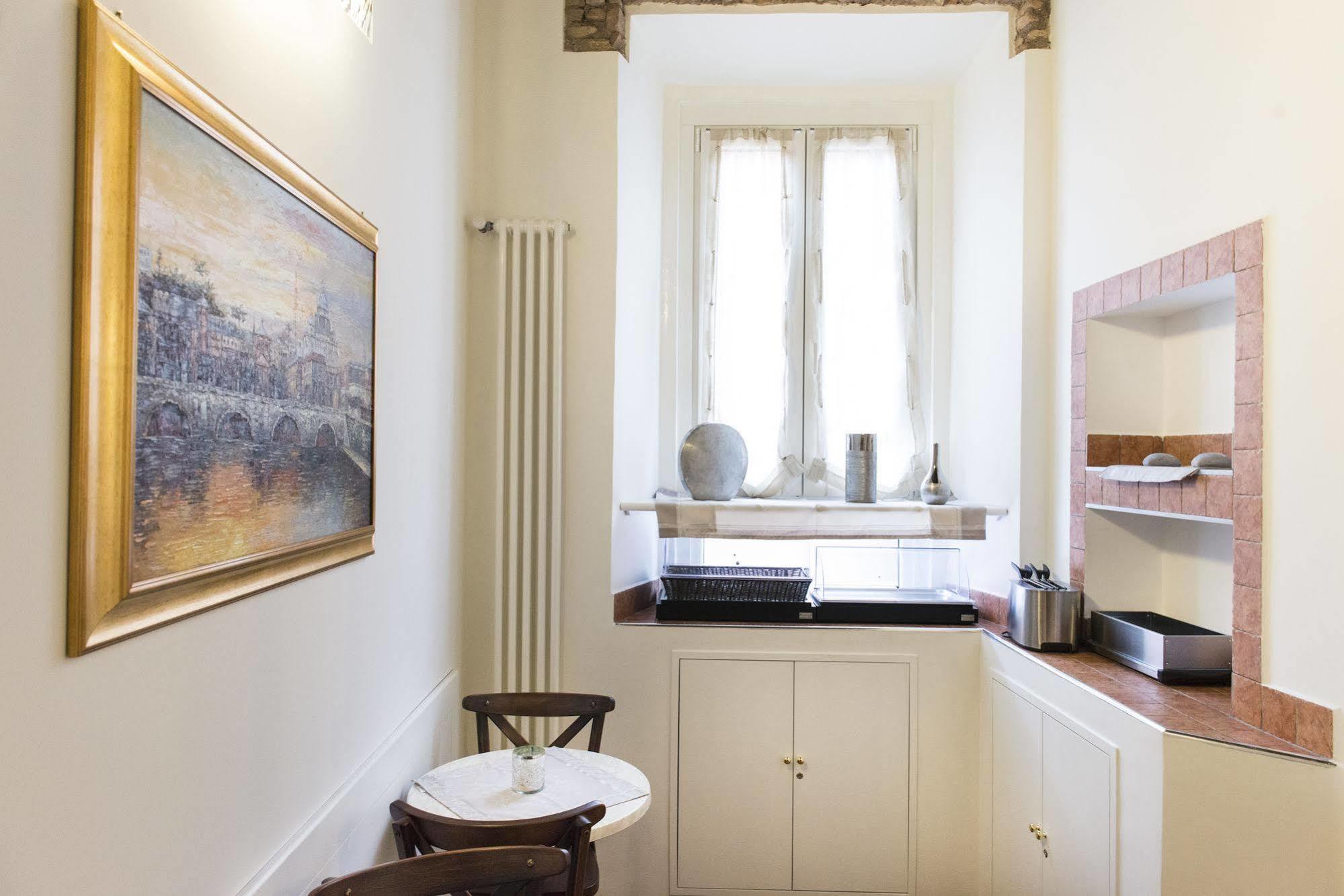 Domus Trevi Bed & Breakfast