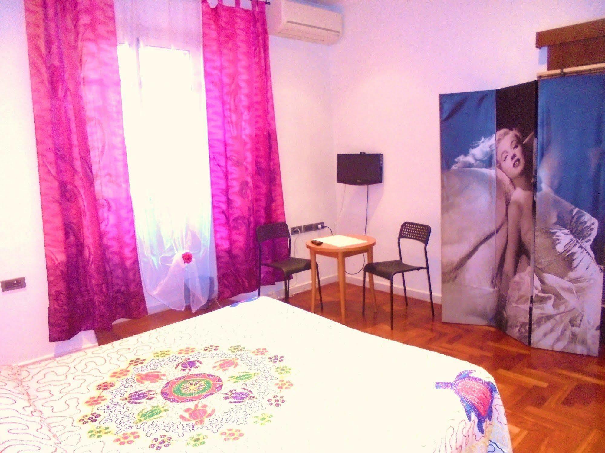 Max House Bed & Breakfast 2*