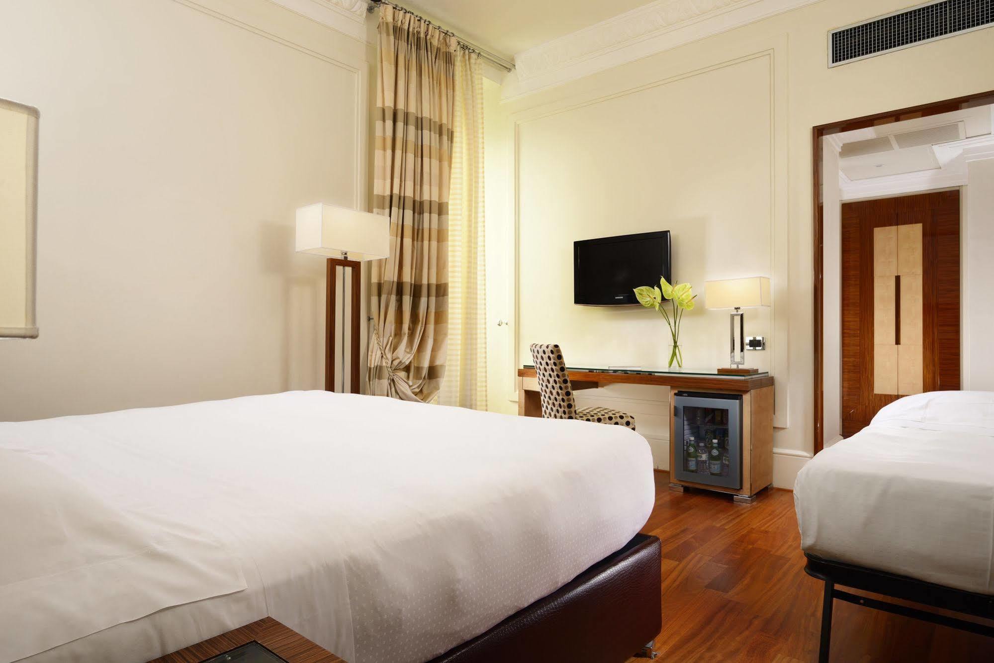 Deco Hotel 4*