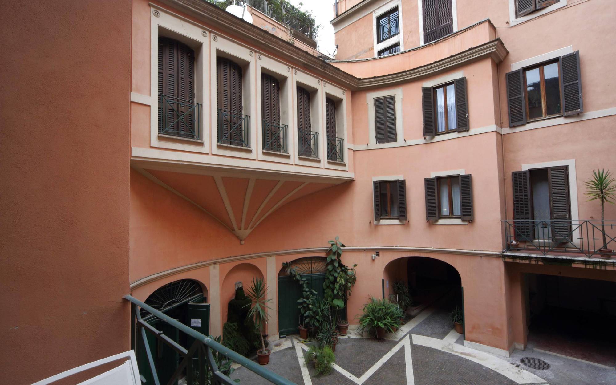 Unica Aparthotel 4*