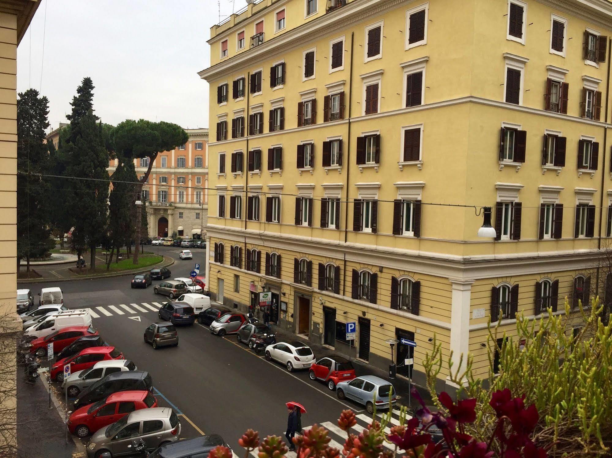 Sistine Guest house 2*