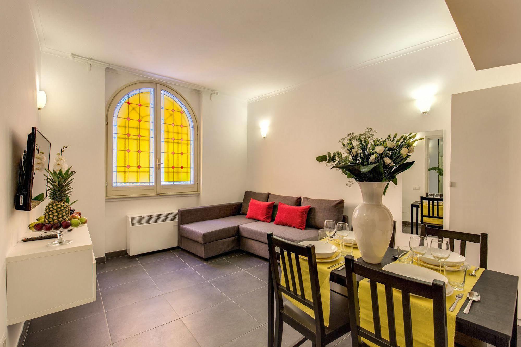 Appartamento Elegant Behind The Colosseum Roma