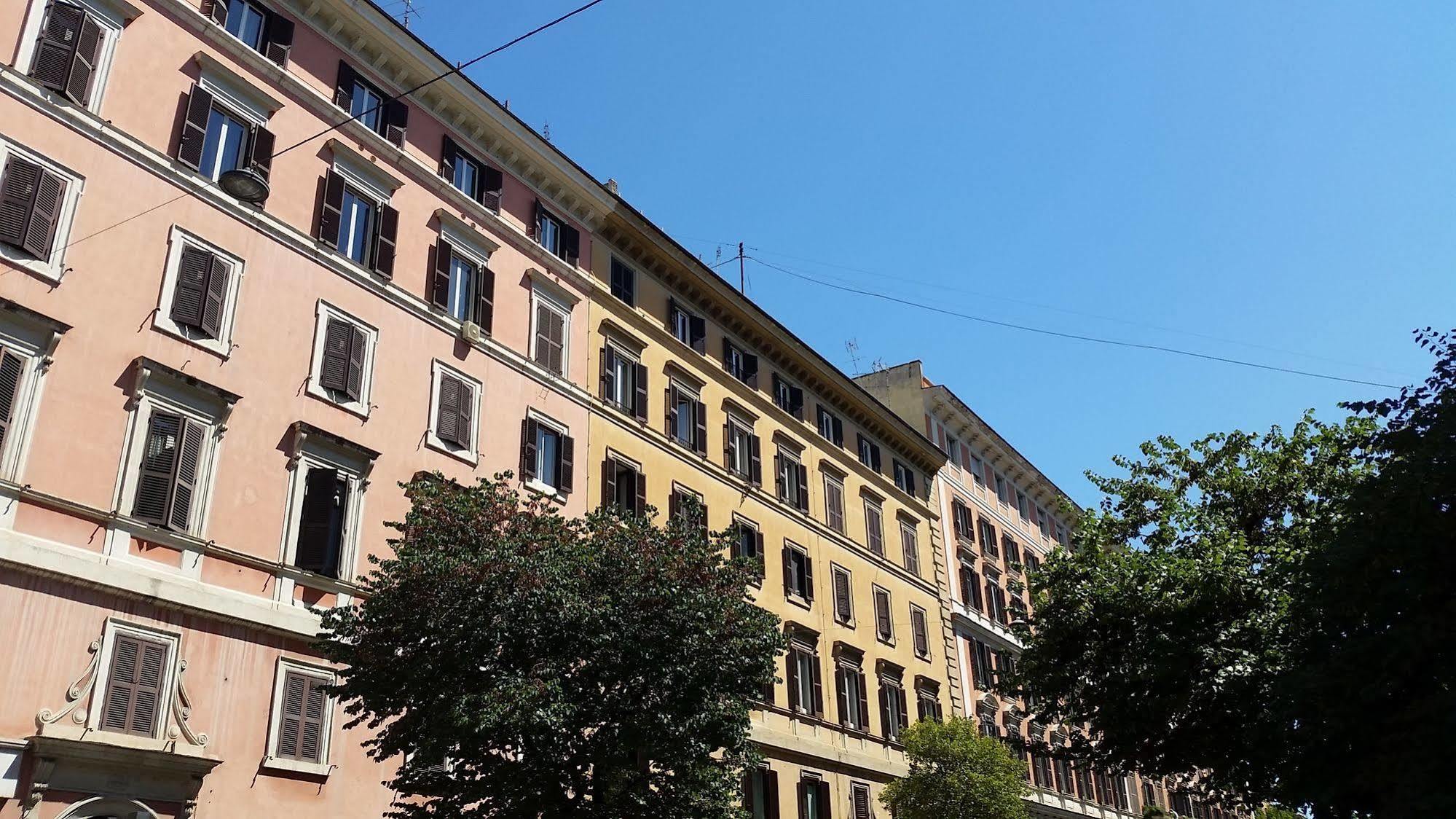 Cola Di Rienzo Bed & Breakfast