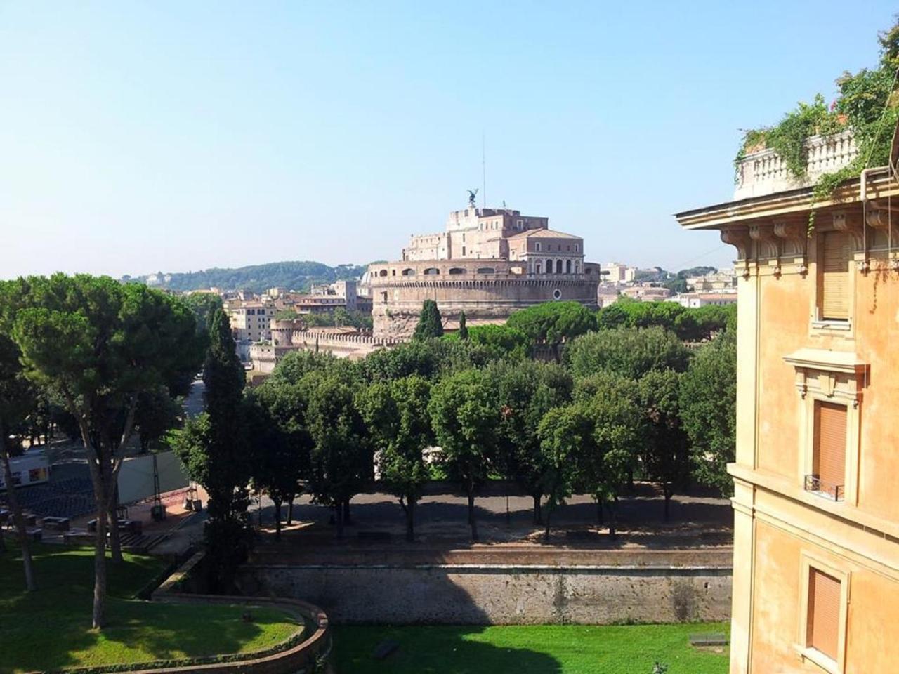 Guest house Castel Sant'angelo 2*