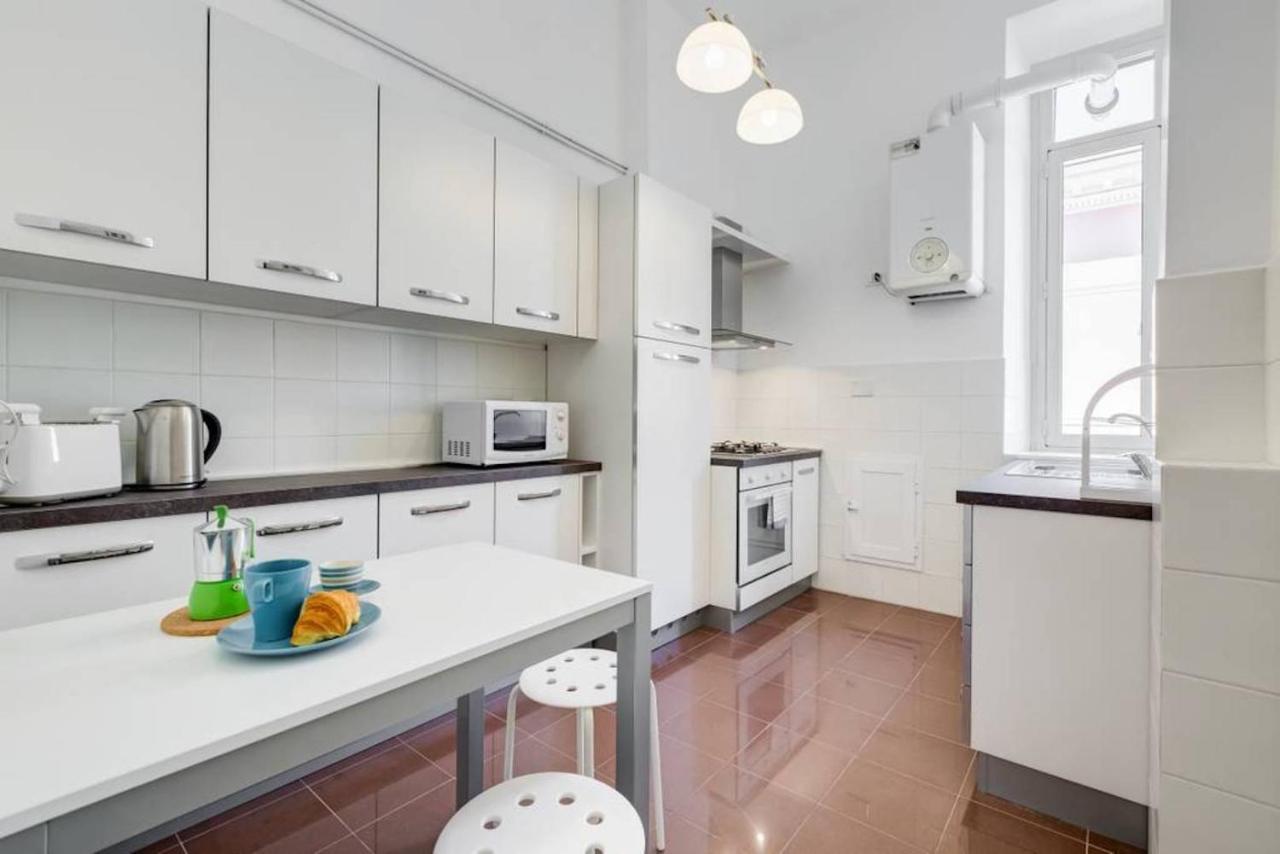 Apartment Bright And Modern 2 Bed Flat In Prati