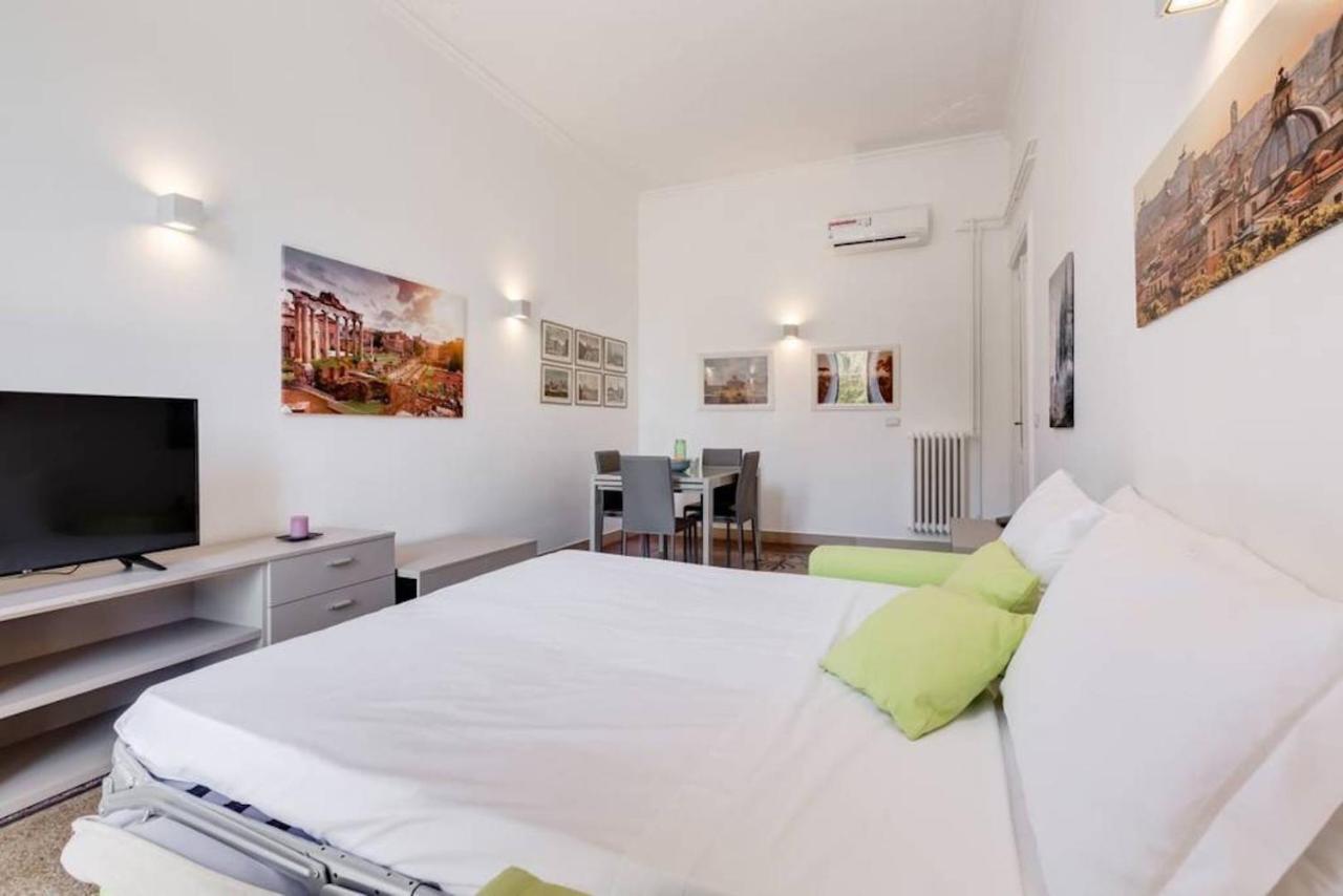 Bright And Modern 2 Bed Flat In Prati Apartment