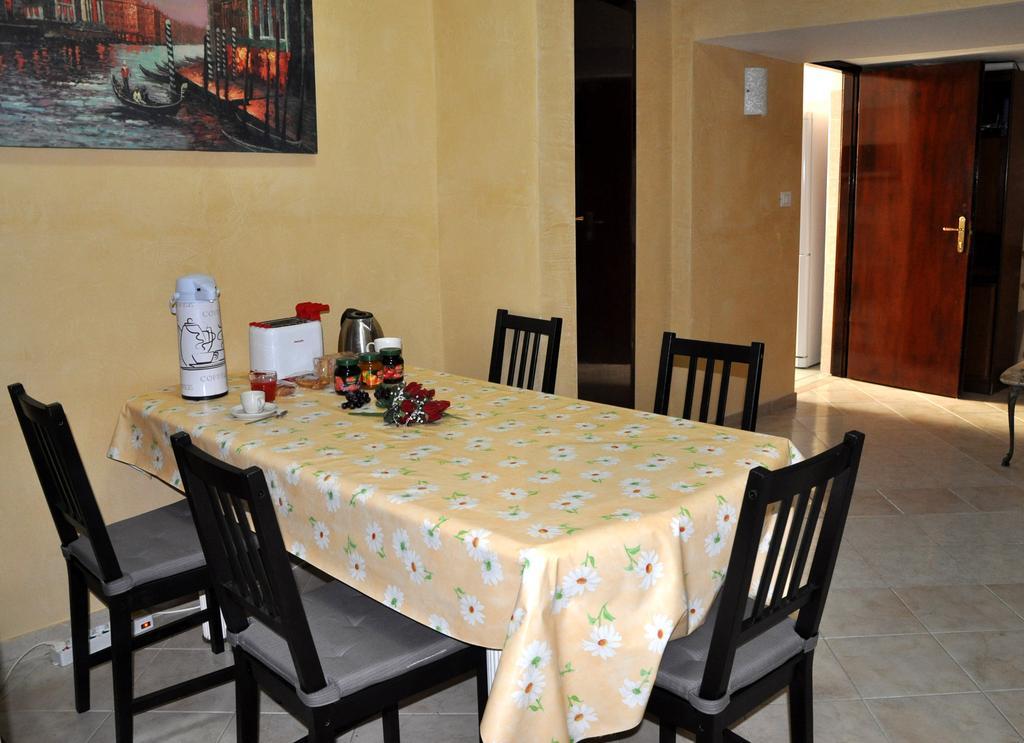 Friend House Rome