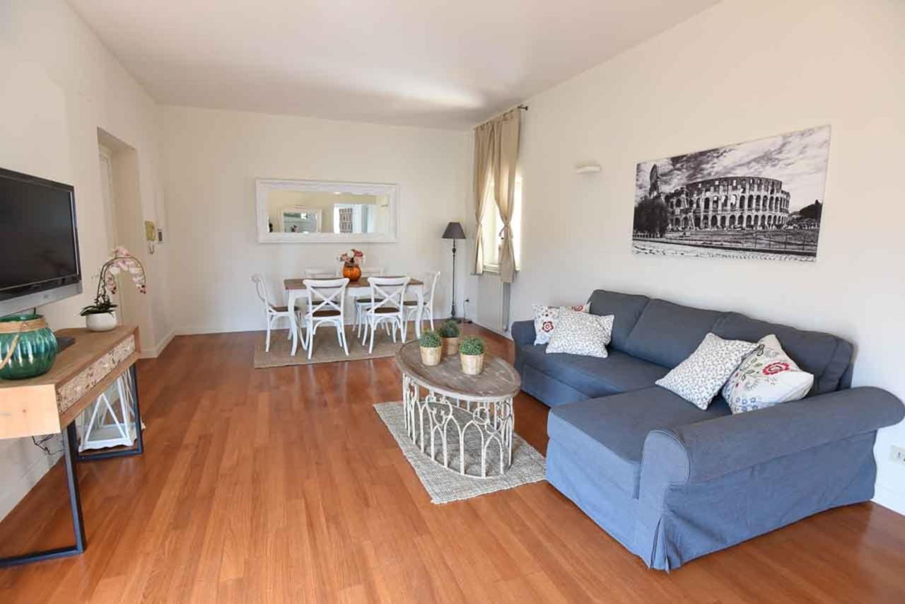 Romantic Flat Near Metro Flaminio Apartment