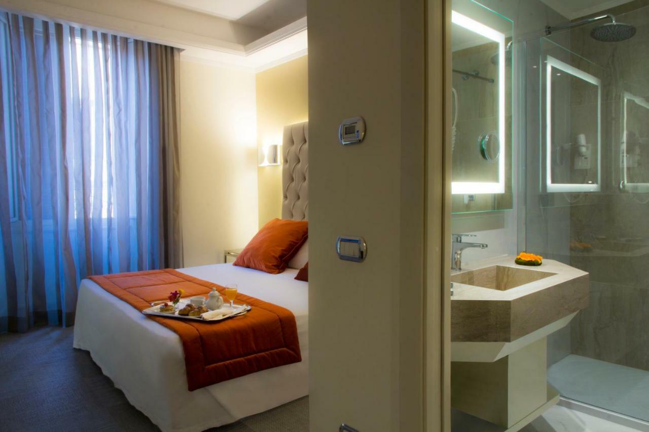 Marcella Royal - Rooftop Garden 4* Rome