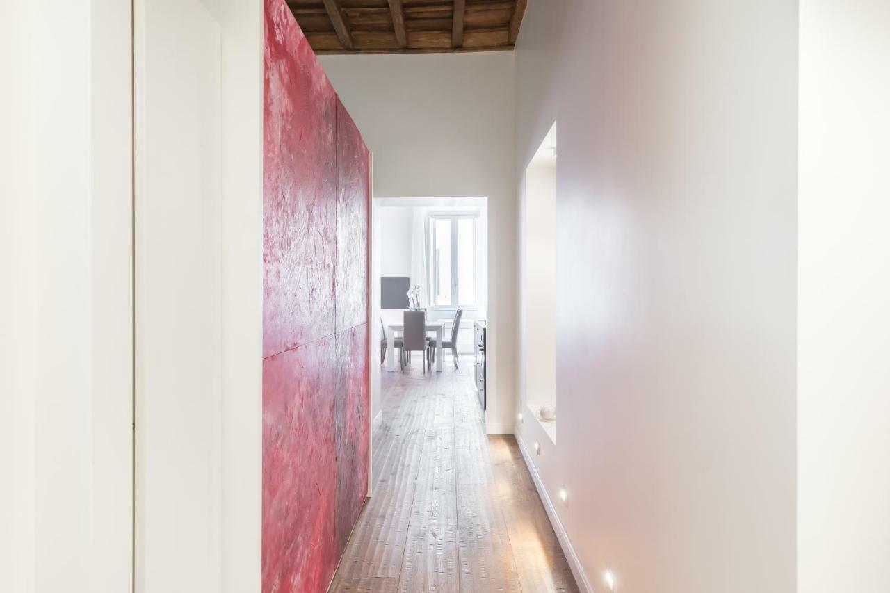 A World Aparts - 104 Frattina Apartment
