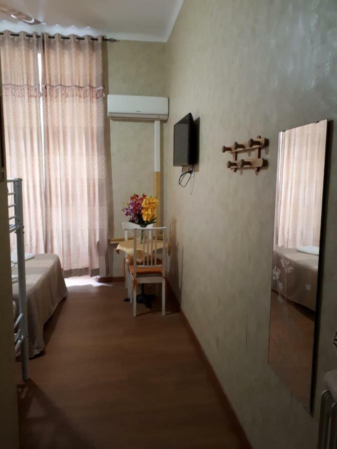 Botel Inn Guest house Rome