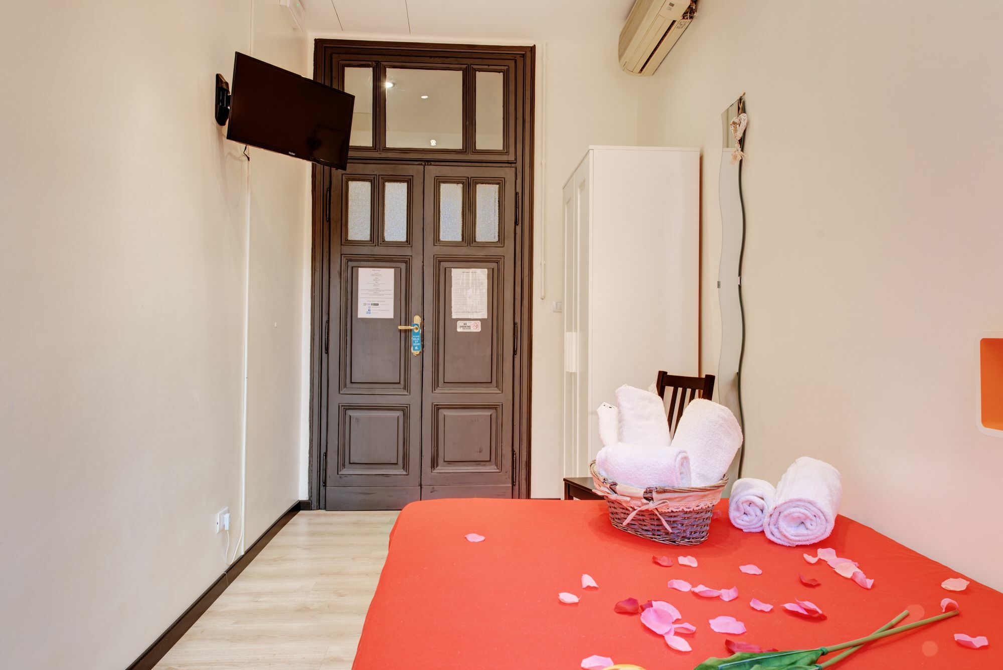 Ad Hoc 3* Rome