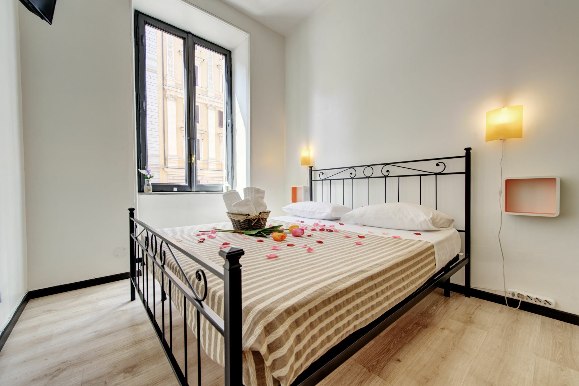 Ad Hoc 3* Rome