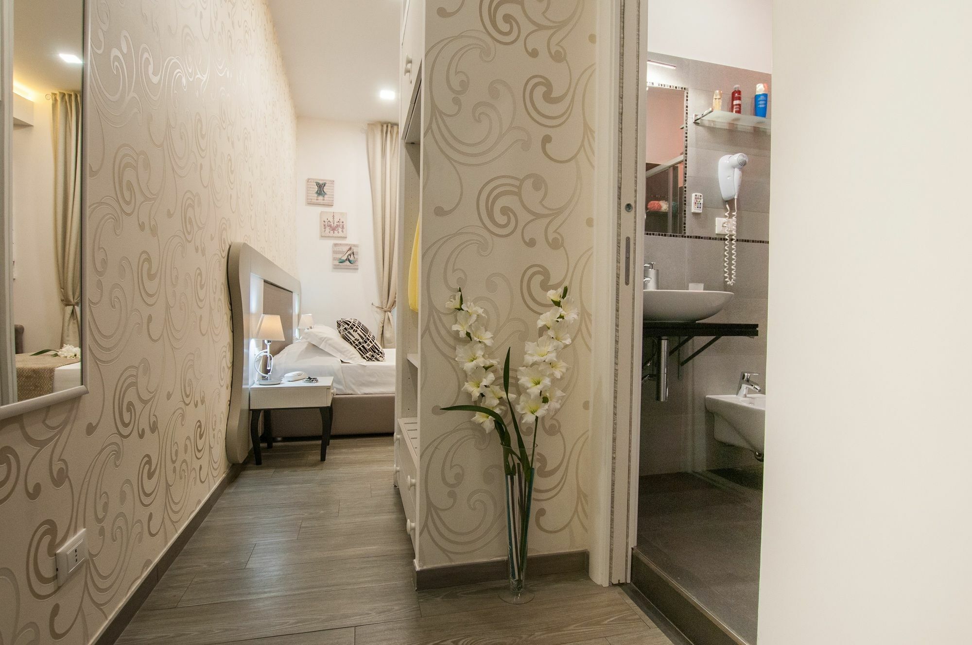 Elenoire & 3* Rome