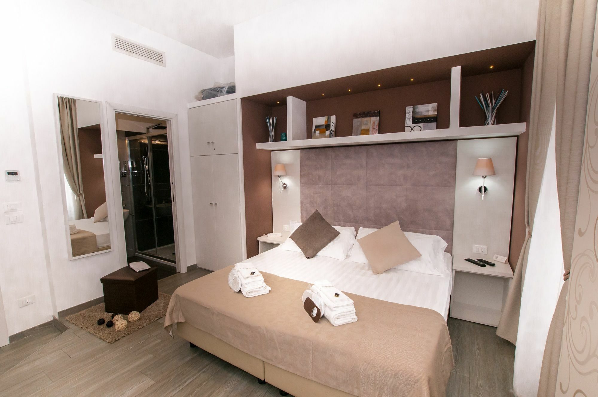 Elenoire & Guest house Rome