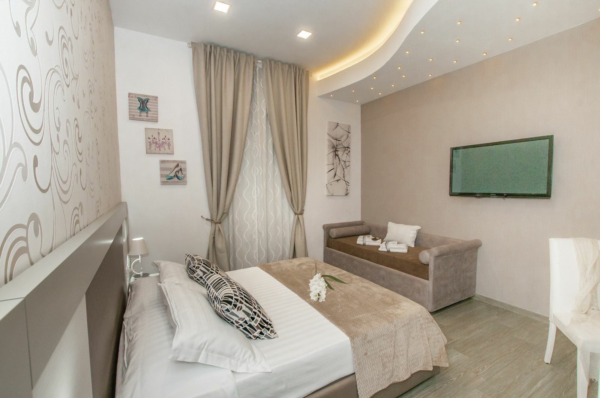 Elenoire & Guest house 3*