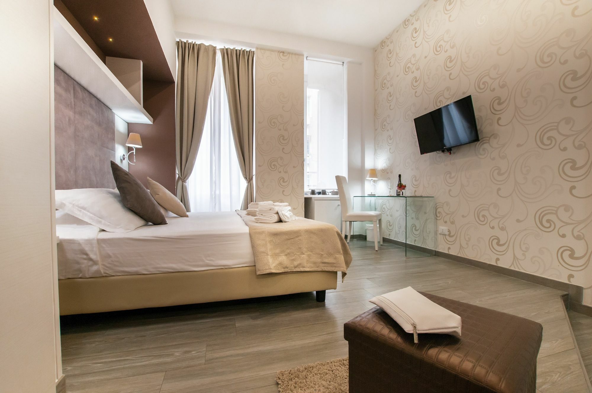 Elenoire & Guest house